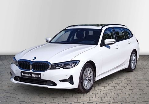 BMW 330, 2022