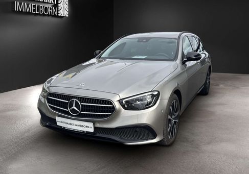 Mercedes-Benz E 300, 2022 3