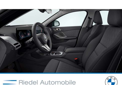 BMW 114, 2025