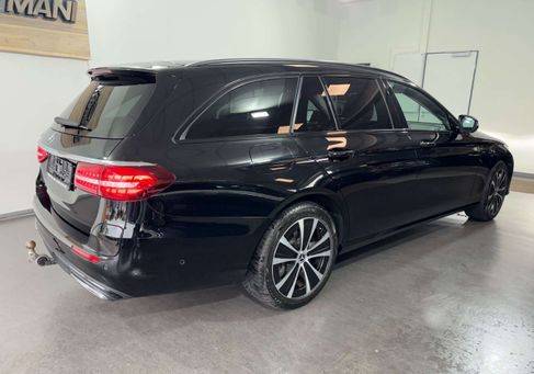 Mercedes-Benz E 300, 2022 3