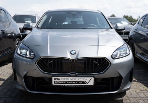 BMW 120, 2025 3