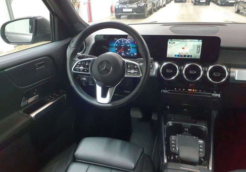 Mercedes-Benz GLB 200, 2022