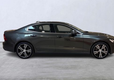 Volvo S60, 2022