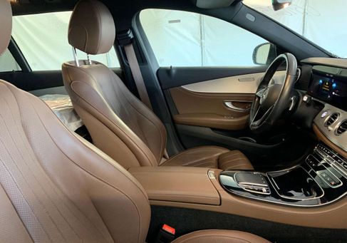 Mercedes-Benz E 300, 2022 3