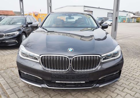 BMW 740, 2018