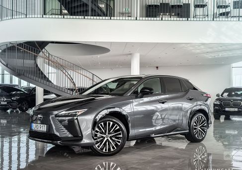 Lexus, 2023