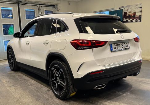 Mercedes-Benz GLA 200, 2021
