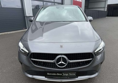 Mercedes-Benz B 180, 2025