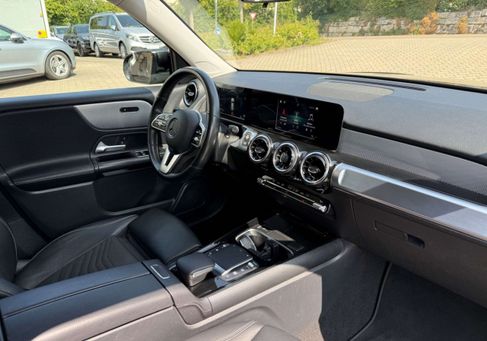 Mercedes-Benz GLB 180, 2022