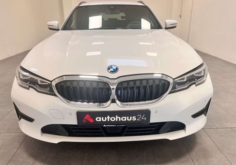 BMW 330, 2022