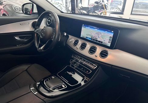 Mercedes-Benz E 200, 2022 2
