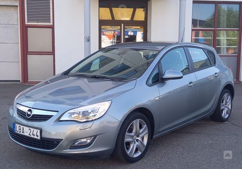 Opel Astra, 2011