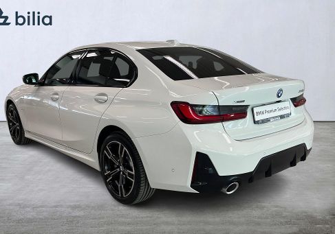 BMW 330, 2025