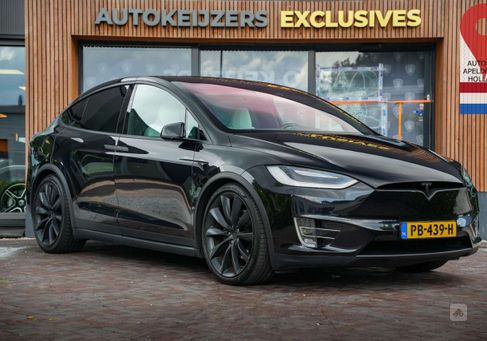 Tesla Model X, 2017