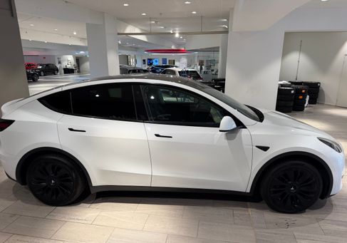 Tesla Model Y, 2023 2