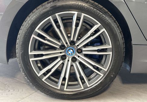 BMW 330, 2021