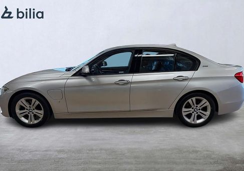 BMW 330, 2018