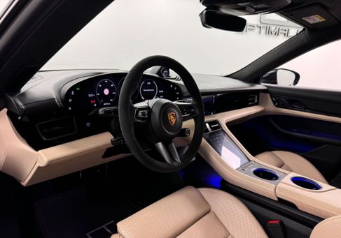 Porsche Taycan, 2020