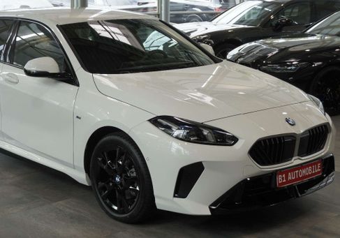 BMW 118, 2025 3