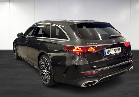 Mercedes-Benz E 300, 2025 3