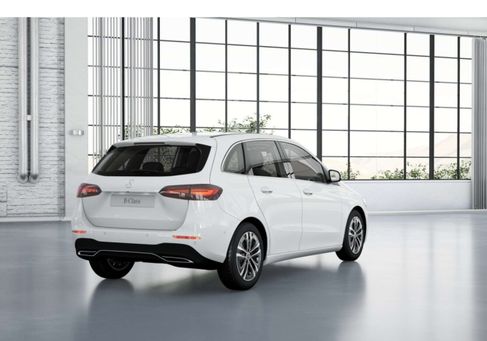 Mercedes-Benz B 180, 2025