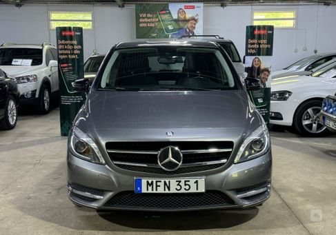 Mercedes-Benz B 180, 2012