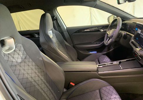 Volkswagen Passat Variant, 2025