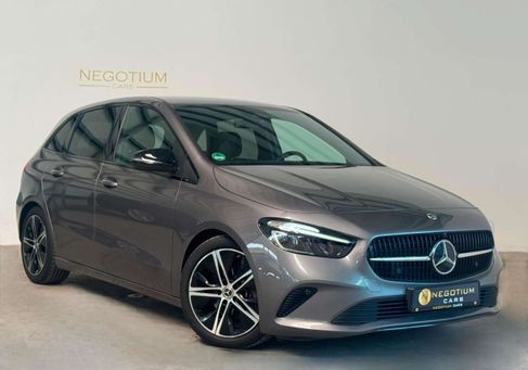 Mercedes-Benz B 180, 2023