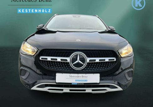 Mercedes-Benz GLA 200, 2021