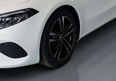 Mercedes-Benz A 220, 2024