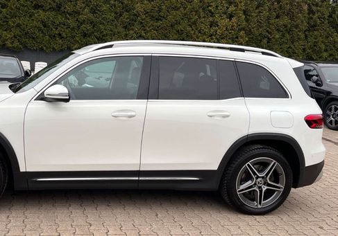 Mercedes-Benz GLB 200, 2023 3