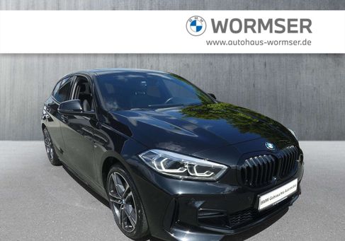 BMW 118, 2022