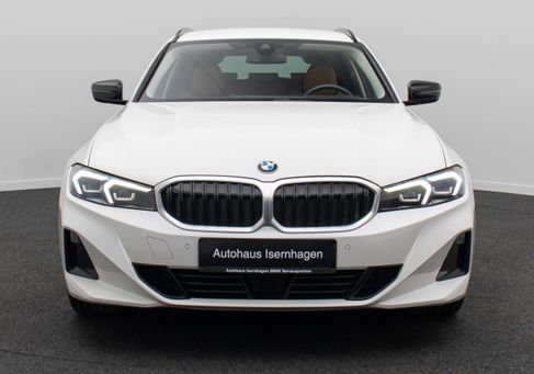 BMW 330, 2023