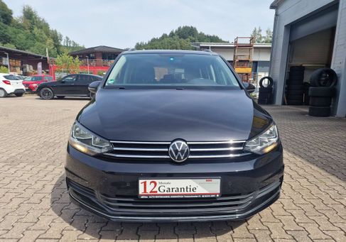 Volkswagen Touran, 2021 3