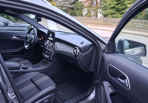 Mercedes-Benz GLA 180, 2020