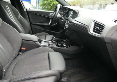 BMW 216, 2023
