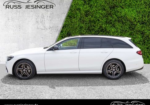 Mercedes-Benz E 300, 2022 3