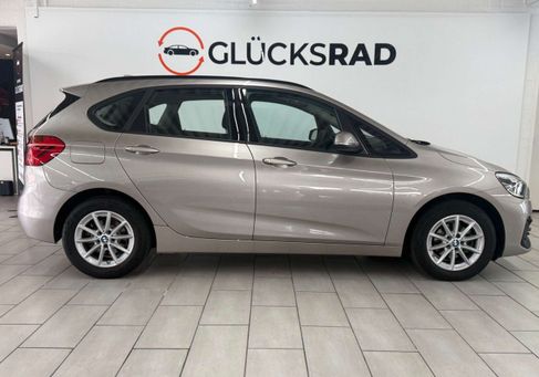 BMW 216, 2021