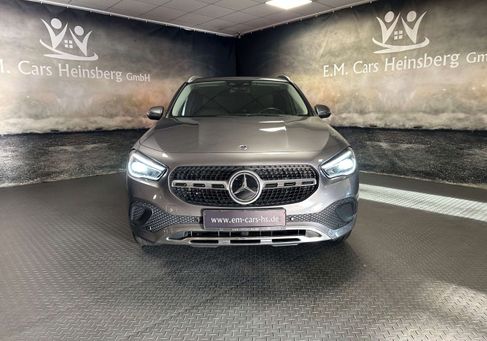 Mercedes-Benz GLA 200, 2021