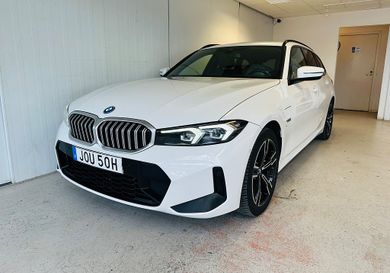 BMW 330, 2023