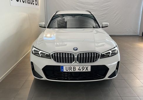 BMW 330, 2026