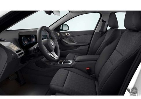 BMW 120, 2025