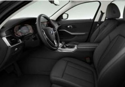 BMW 318, 2022