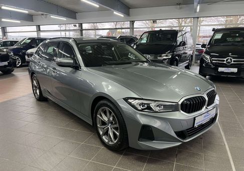 BMW 318, 2022 3