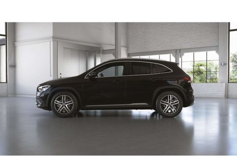 Mercedes-Benz GLA 200, 2022
