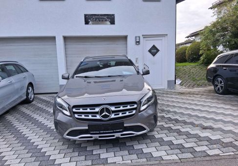 Mercedes-Benz GLA 180, 2020