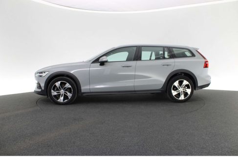 Volvo V60 Cross Country, 2024