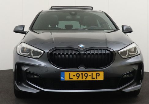 BMW 118, 2021
