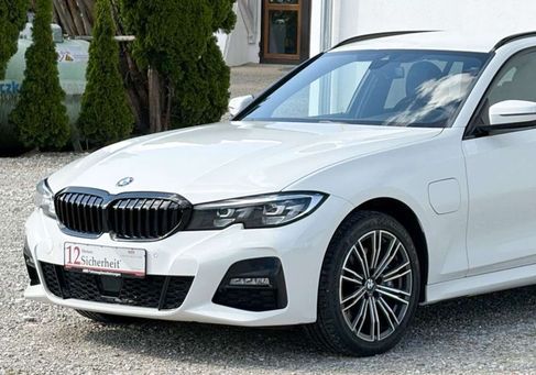 BMW 330, 2020