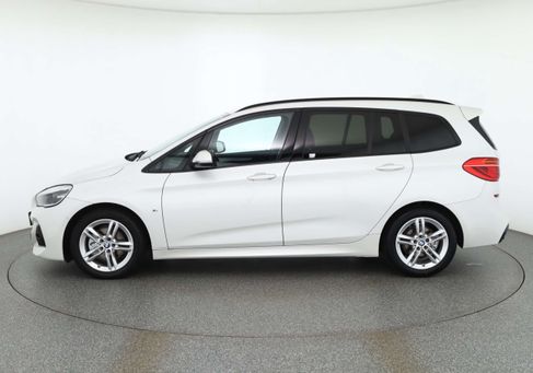 BMW 218, 2022 2